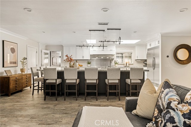 Detail Gallery Image 6 of 36 For 20402 Seven Seas Ln, Huntington Beach,  CA 92646 - 4 Beds | 3/1 Baths