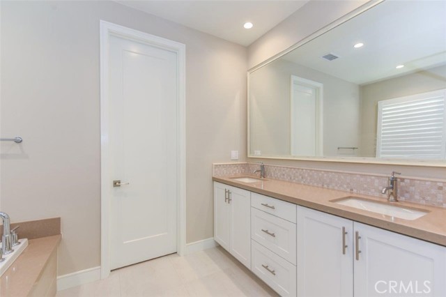 F0da60d7 598f 4a0a 8a82 5cf40a1dfe51