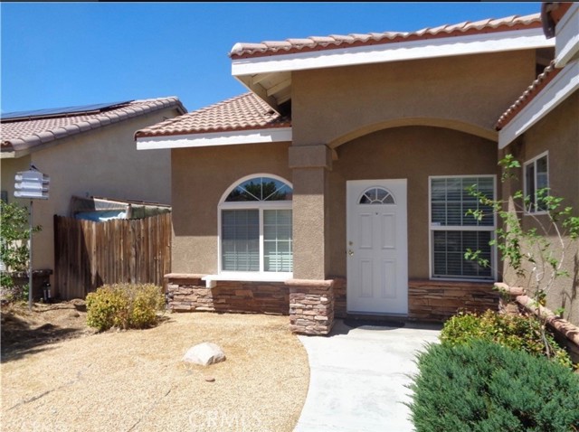 Detail Gallery Image 2 of 14 For 15930 Oak Ct, Victorville,  CA 92395 - 4 Beds | 3 Baths