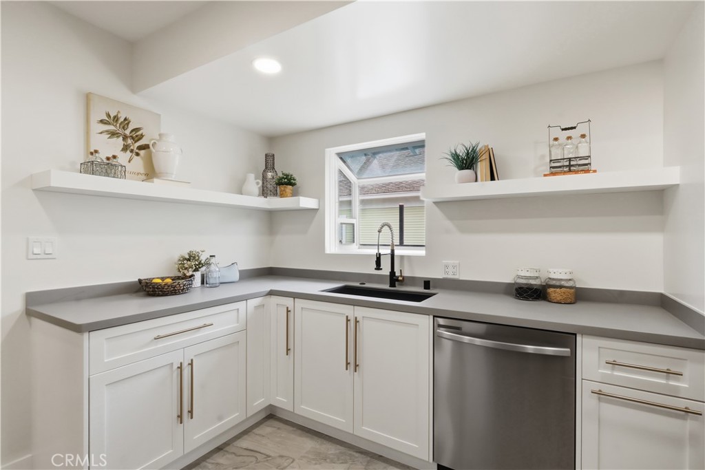 https://media.crmls.org/medias/f0dbe472-72aa-40c6-b7f7-563265ccecb4.jpg?preset=X-Large
