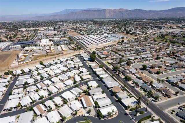 575 S Lyon, Hemet CA: https://media.crmls.org/medias/f0dbf9ce-551f-46e2-b8d6-8b1968836ebb.jpg