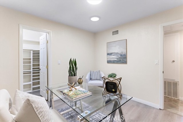 20949 Ambushers Street photo 15
