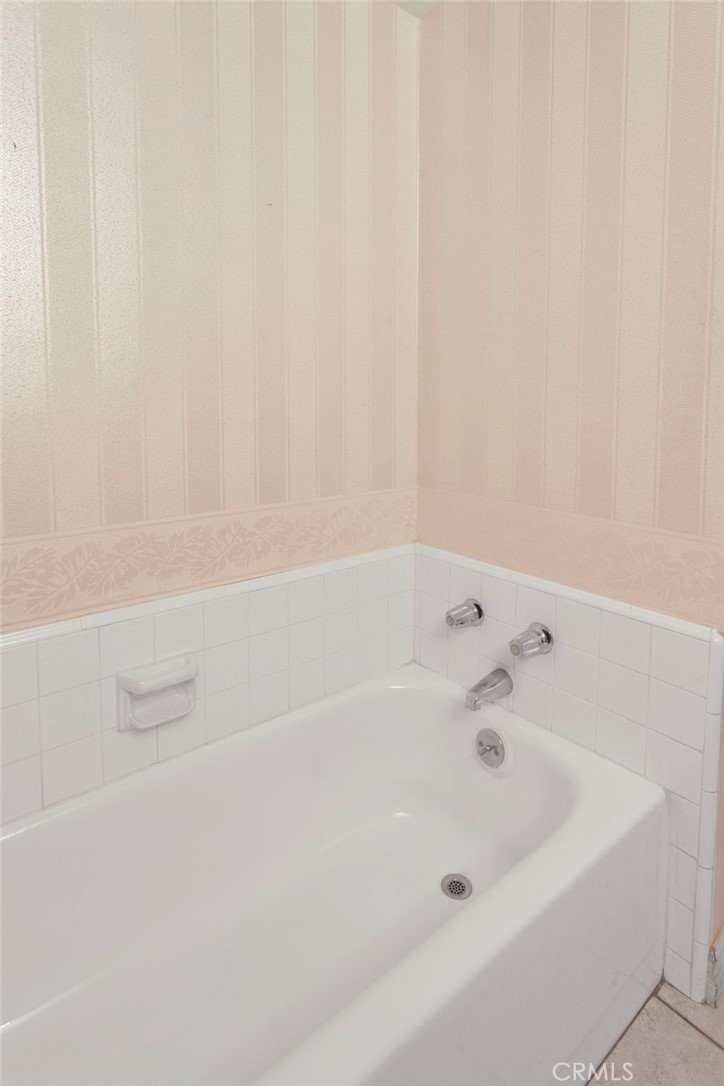 https://media.crmls.org/medias/f0dd0e58-e8fa-4686-84c7-54d8df565fff.jpg?preset=X-Large
