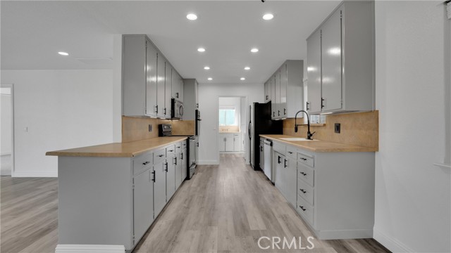 Image 11 of 28 For 2060 Loyola Way