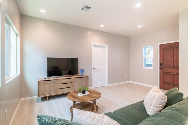 2451 Graydon Avenue, Monrovia CA: https://media.crmls.org/medias/f0de0c92-c578-4e3f-b3f6-c8037e523898.jpg