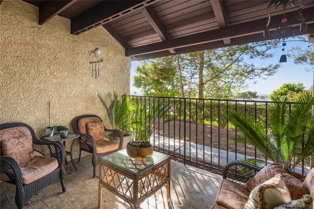 Detail Gallery Image 3 of 21 For 9534 via Ricardo, Burbank,  CA 91504 - 2 Beds | 3 Baths