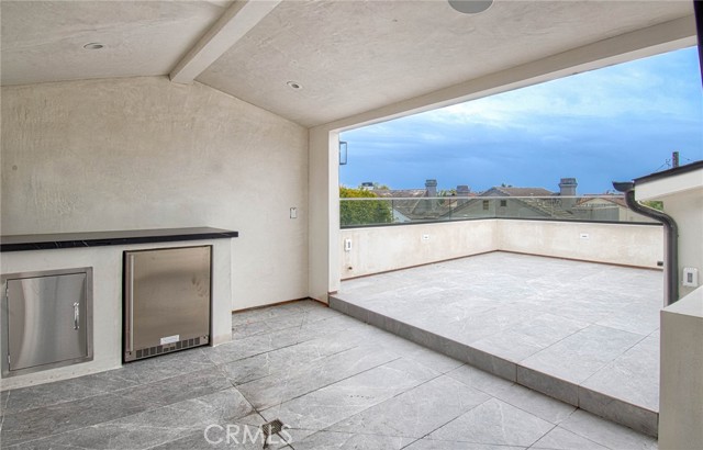 Detail Gallery Image 14 of 18 For 710 Avocado Ave #B,  Corona Del Mar,  CA 92625 - 3 Beds | 3/1 Baths