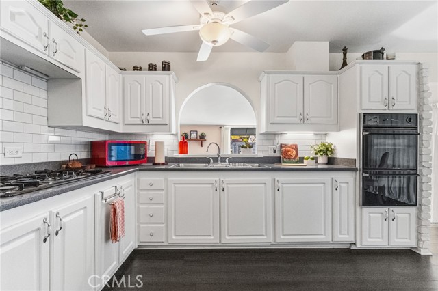 Detail Gallery Image 11 of 34 For 1817 N Hollywood, Burbank,  CA 91505 - 2 Beds | 1 Baths