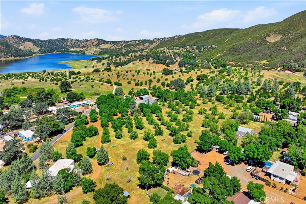 https://media.crmls.org/medias/f0e131b7-0373-437e-a462-da21e83f76a9.jpg?preset=X-Large