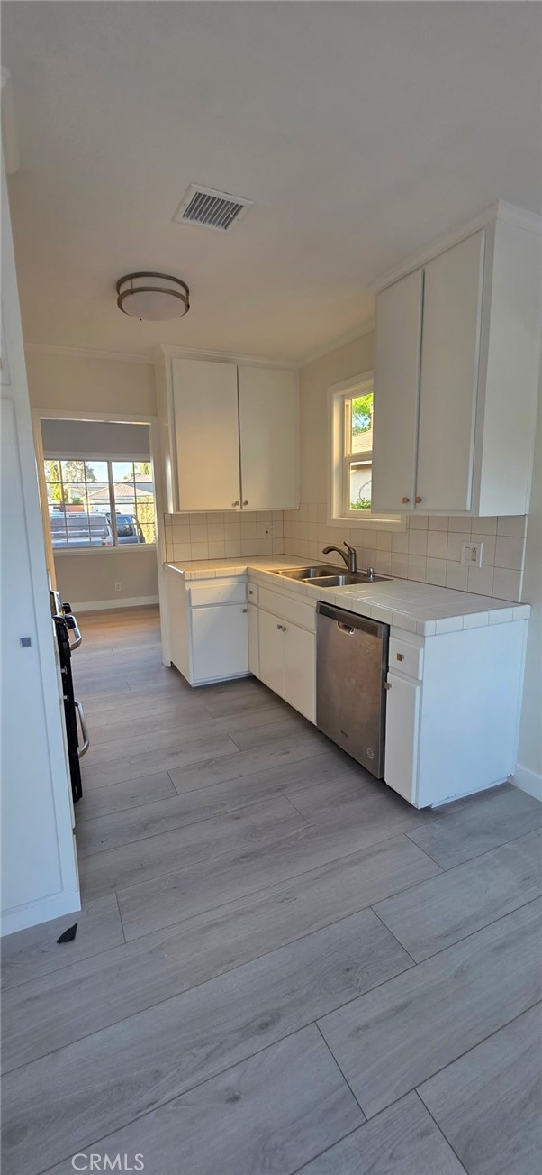 Detail Gallery Image 3 of 12 For 17606 Bessemer, Encino,  CA 91316 - 3 Beds | 1 Baths