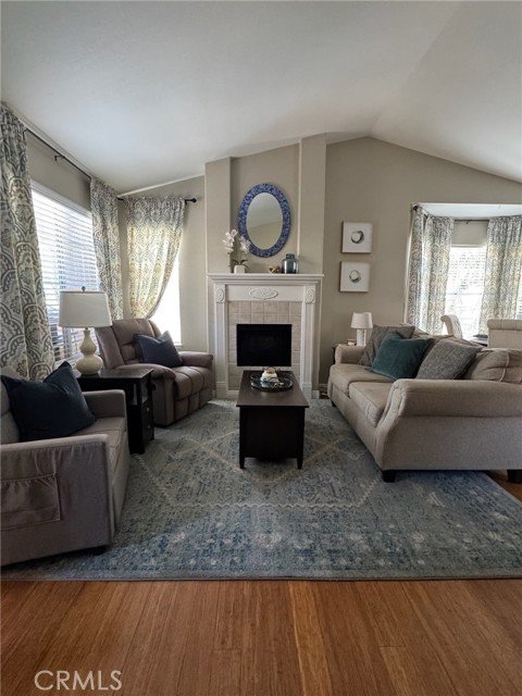 2 Via Pariente, Rancho Santa Margarita CA: https://media.crmls.org/medias/f0e27c4e-2aad-4bfd-bdcc-7d19f5f66129.jpg