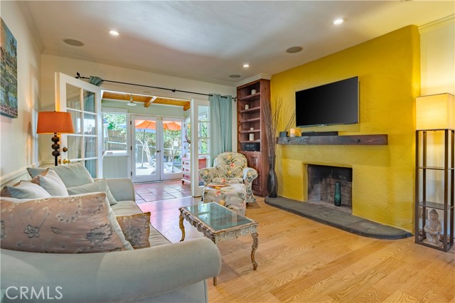 5223 Alhama Drive, Woodland Hills CA: https://media.crmls.org/medias/f0e2b5e9-e553-4d62-8ad0-c7f24c7807d9.jpg