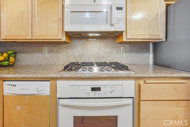 Detail Gallery Image 8 of 39 For 1954 Nob Hill Dr, Running Springs,  CA 92382 - 4 Beds | 2 Baths