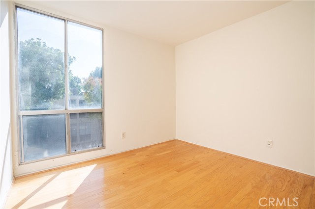 Detail Gallery Image 8 of 24 For 8601 International Ave #228,  Canoga Park,  CA 91304 - 2 Beds | 1 Baths