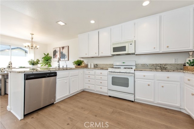 Detail Gallery Image 10 of 31 For 28 Exeter #19,  Irvine,  CA 92612 - 2 Beds | 2/1 Baths