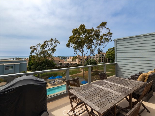 220 The Village, Redondo Beach, California 90277, 1 Bedroom Bedrooms, ,1 BathroomBathrooms,Residential,Sold,The Village,SB24153464