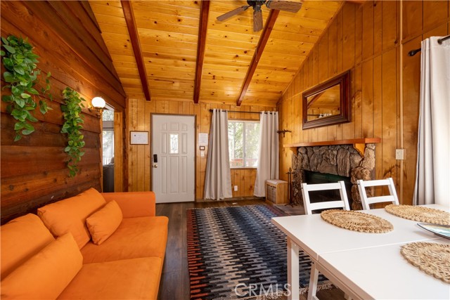 Detail Gallery Image 10 of 24 For 1429 Rockspray Dr, Big Bear Lake,  CA 92315 - 2 Beds | 2 Baths