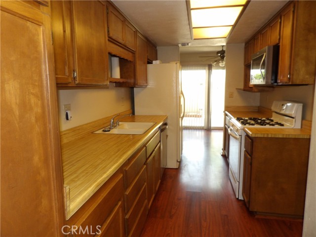 2175 Aspenwood Court, San Bernardino CA: https://media.crmls.org/medias/f0e4261f-7058-4f09-b351-3bd4cf91464d.jpg