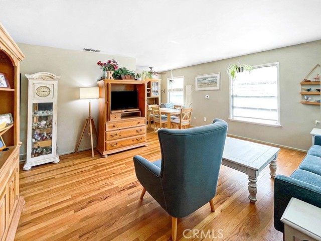 624 North Niagara photo 4