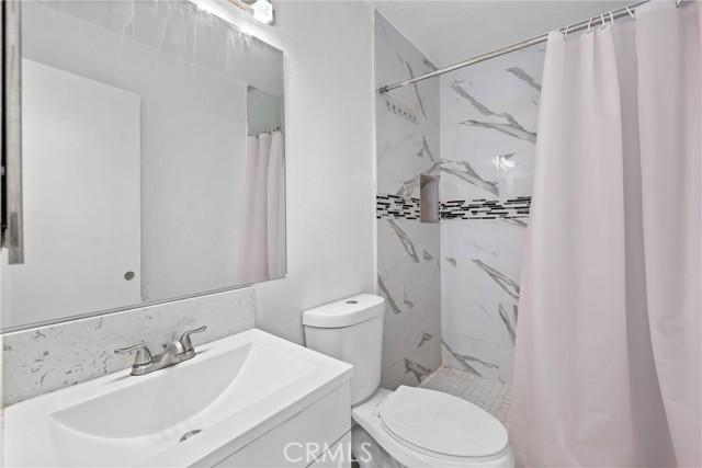 Image 6 of 23 For 1558 Camelot Drive