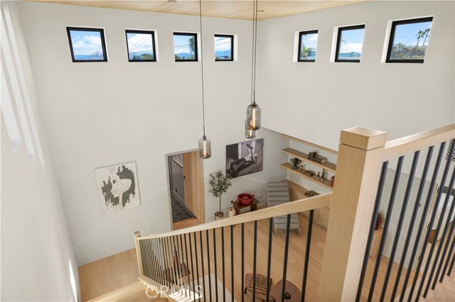 Detail Gallery Image 12 of 40 For 2212 Cliff Dr, Newport Beach,  CA 92663 - 5 Beds | 5/1 Baths