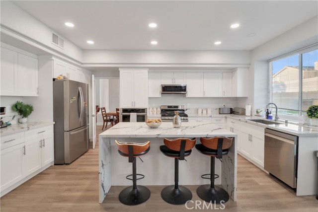 Detail Gallery Image 12 of 50 For 21540 Calle Monaco, Moreno Valley,  CA 92557 - 4 Beds | 3 Baths