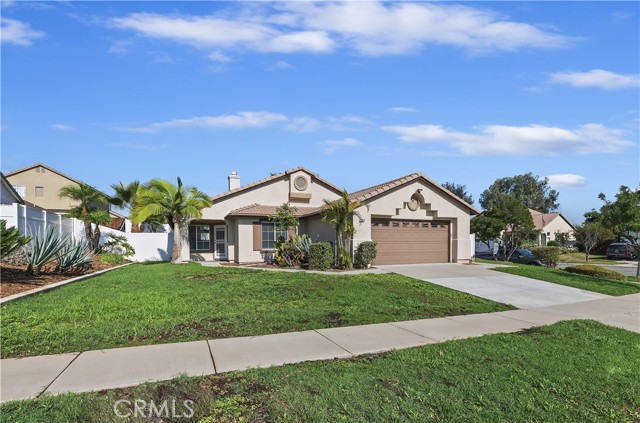 2440 Marigold Way, Corona CA: https://media.crmls.org/medias/f0e7765b-0bb0-4ec4-bda2-04aa9b4bbcb5.jpg