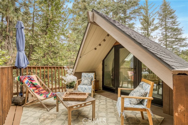 875 Brentwood Drive, Lake Arrowhead CA: https://media.crmls.org/medias/f0e7fa44-eca3-41fd-b49f-7cd5cc0f2777.jpg