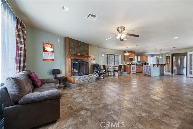 Detail Gallery Image 6 of 33 For 13285 Mesquite, Apple Valley,  CA 92308 - 3 Beds | 2/1 Baths