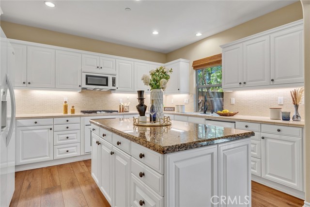 63 Splendor, Irvine CA: https://media.crmls.org/medias/f0e8c2ac-0317-4e03-a36c-c2b60476de1a.jpg