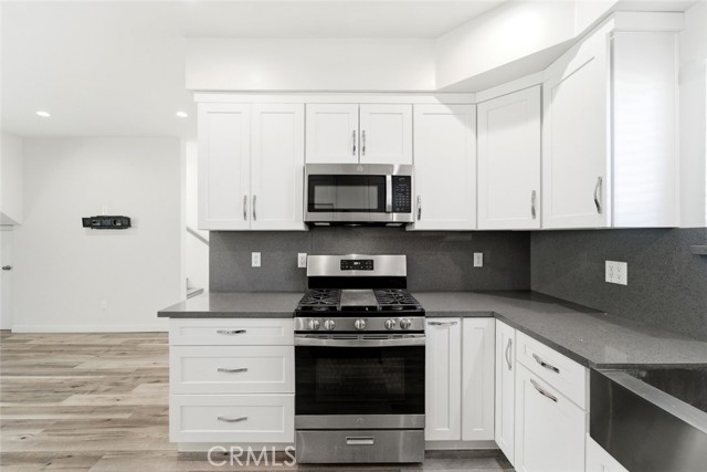 Detail Gallery Image 25 of 49 For 15944 Valerio St, Van Nuys,  CA 91406 - 7 Beds | 5 Baths