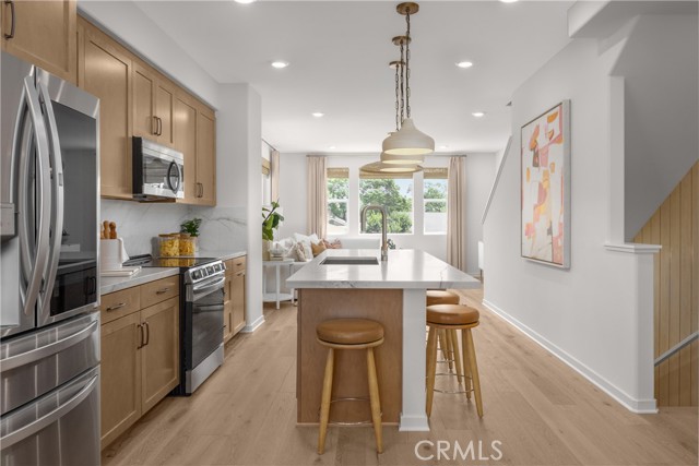 Detail Gallery Image 5 of 14 For 7373 Suva St, Downey,  CA 90240 - 3 Beds | 3/1 Baths