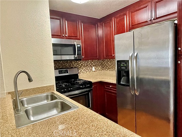 Detail Gallery Image 19 of 27 For 21520 Burbank Bld #210,  Woodland Hills,  CA 91367 - 1 Beds | 1 Baths