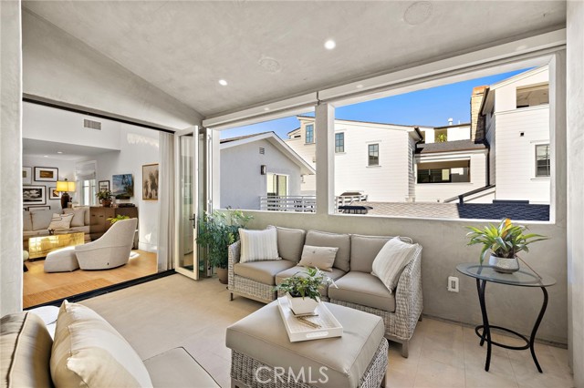 Detail Gallery Image 3 of 68 For 711 1/2 Marigold, Corona Del Mar,  CA 92625 - 2 Beds | 2/1 Baths