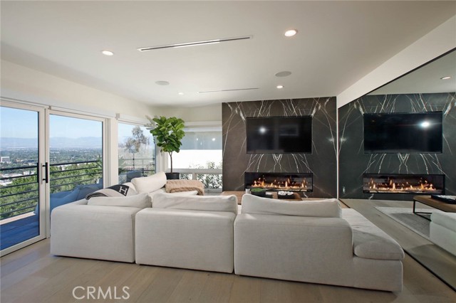3863 Sherwood Place, Sherman Oaks CA: https://media.crmls.org/medias/f0eaefa2-6729-42c2-acde-e0d8b18e79c7.jpg