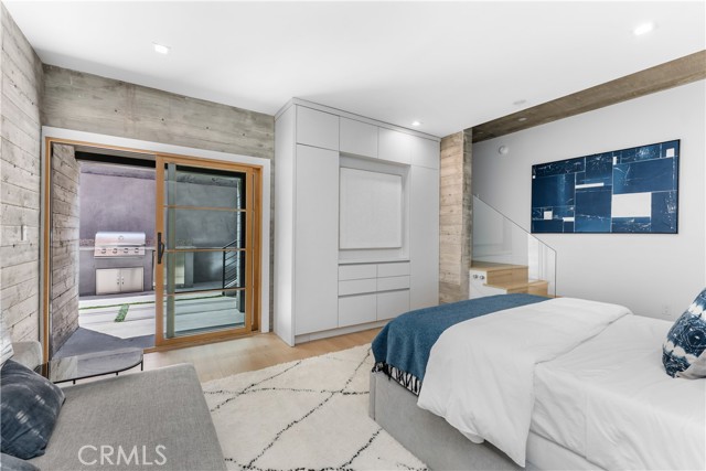 1035 1/2 N Vista Street, West Hollywood CA: https://media.crmls.org/medias/f0ebb8fe-4117-4307-a085-f2f3e173b375.jpg