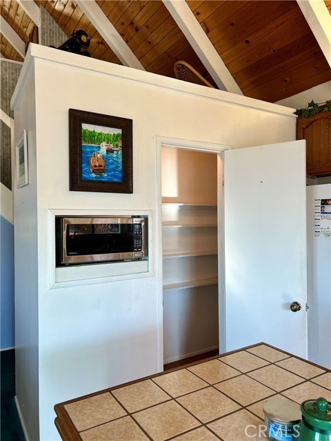 Detail Gallery Image 7 of 39 For 1736 Nob Hill Drive, Running Springs,  CA 92382 - 3 Beds | 2 Baths