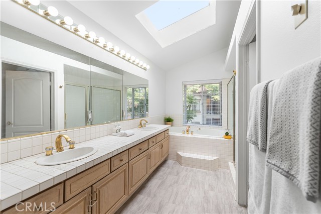 7 Greenmeadow Drive, Newbury Park CA: https://media.crmls.org/medias/f0ec877d-e1cc-48aa-8446-f6000e4acc8f.jpg