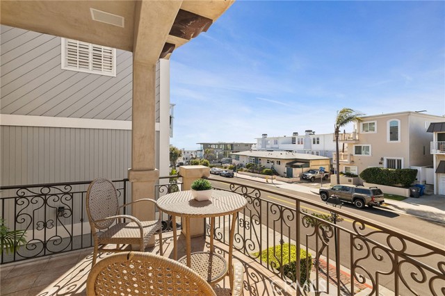 424 Marine Avenue, Manhattan Beach CA: https://media.crmls.org/medias/f0ecaea2-50b5-46f0-aa4a-ee4f2d6e28ea.jpg