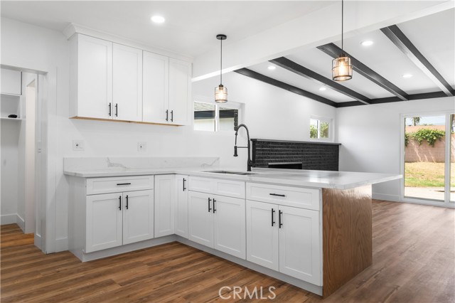 424 E Victoria Street, Rialto CA: https://media.crmls.org/medias/f0ed839f-88e8-4f7f-aad5-34fc4aaf4684.jpg