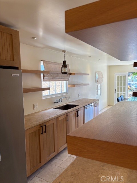 Detail Gallery Image 34 of 69 For 89 Rivo Alto Canal, Long Beach,  CA 90803 - 5 Beds | 3/1 Baths