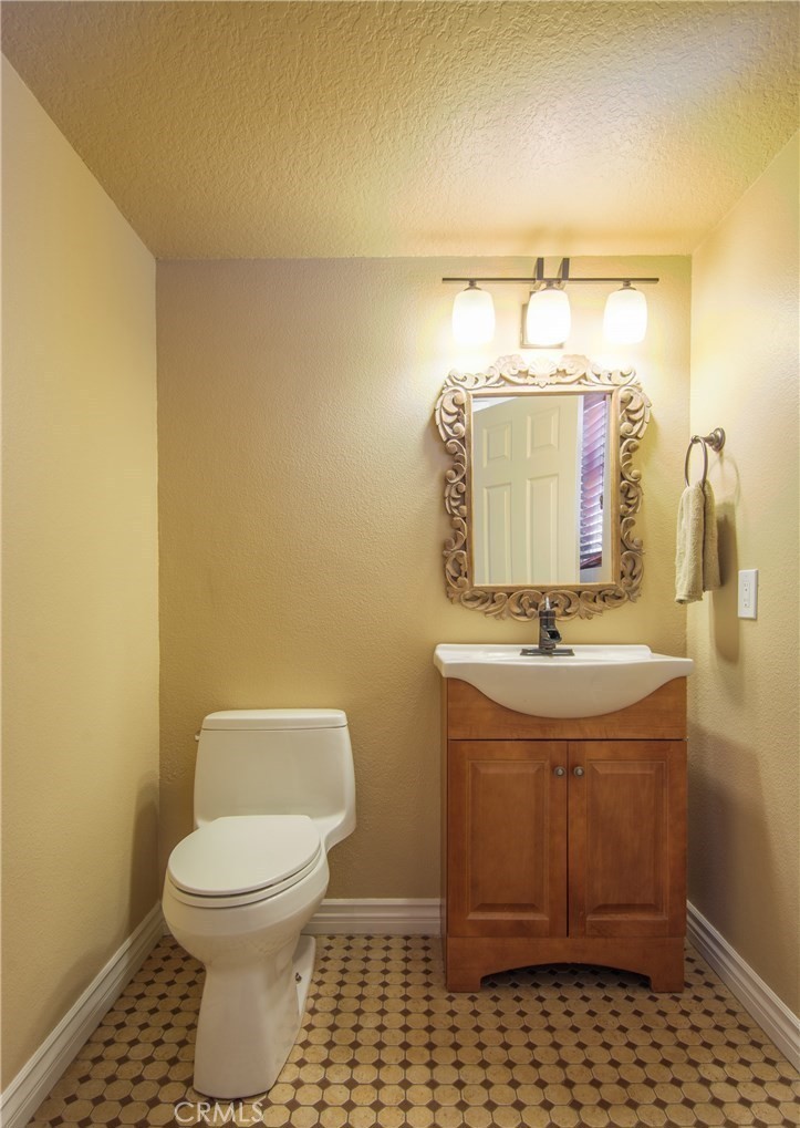 MLS #OC25116628 img 4