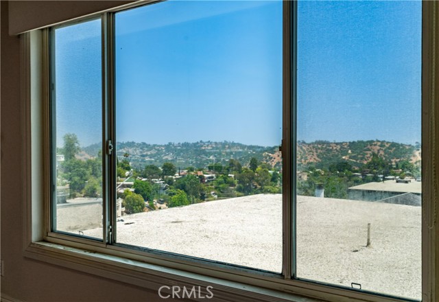 728 Quail Drive, Los Angeles CA: https://media.crmls.org/medias/f0ee4073-9ed2-4afa-a88b-55703098e2c3.jpg