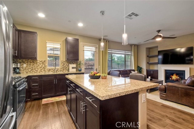 Detail Gallery Image 7 of 43 For 2076 Blue Oak Ln, Vista,  CA 92084 - 3 Beds | 2/1 Baths