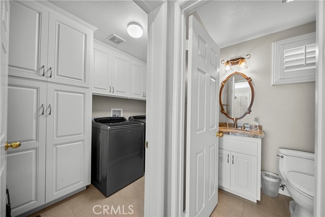 Detail Gallery Image 14 of 58 For 27641 Atlas Ln, Canyon Country,  CA 91351 - 4 Beds | 2/1 Baths