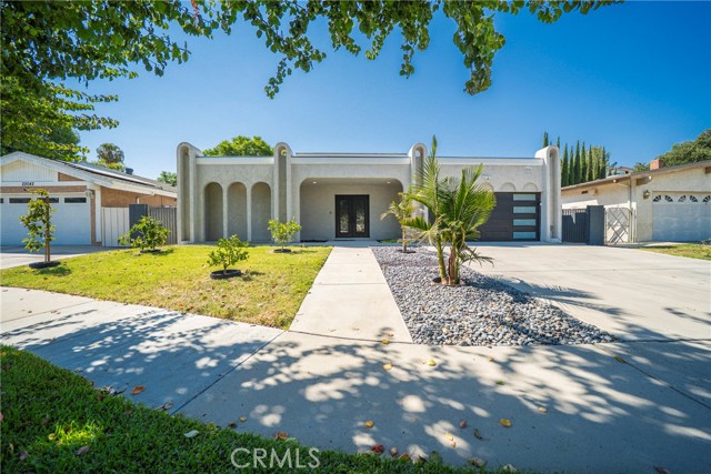Detail Gallery Image 1 of 57 For 22046 Kinzie St, Chatsworth,  CA 91311 - 3 Beds | 3 Baths
