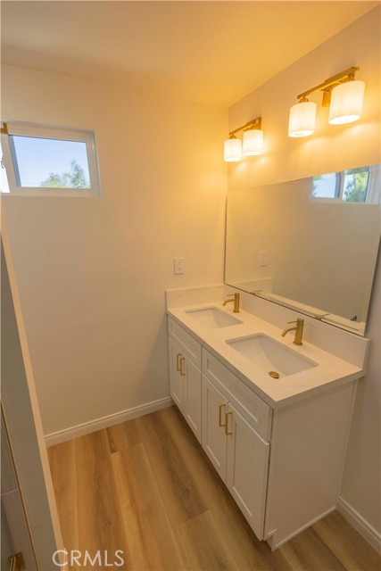2122 W 10th Street, Santa Ana CA: https://media.crmls.org/medias/f0ef4ba4-0def-41cf-afe5-6e0edc192eb7.jpg
