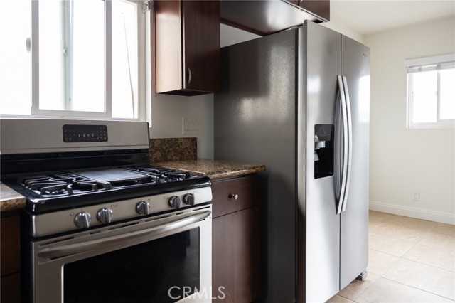 Detail Gallery Image 5 of 13 For 2727 1/2 Griffith Park Bld, Los Angeles,  CA 90027 - 1 Beds | 1 Baths