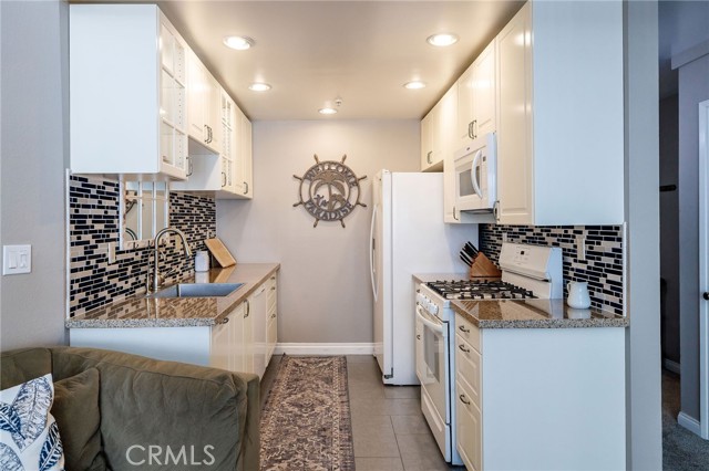 Detail Gallery Image 6 of 30 For 565 Esplanade #411,  Redondo Beach,  CA 90277 - 2 Beds | 2 Baths