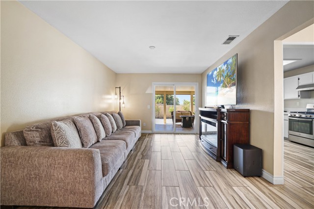Detail Gallery Image 8 of 36 For 13681 Lexus Ln, Fontana,  CA 92335 - 4 Beds | 2 Baths